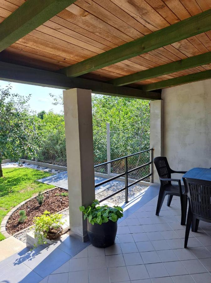 Grapeline Guesthouse Chotin Esterno foto