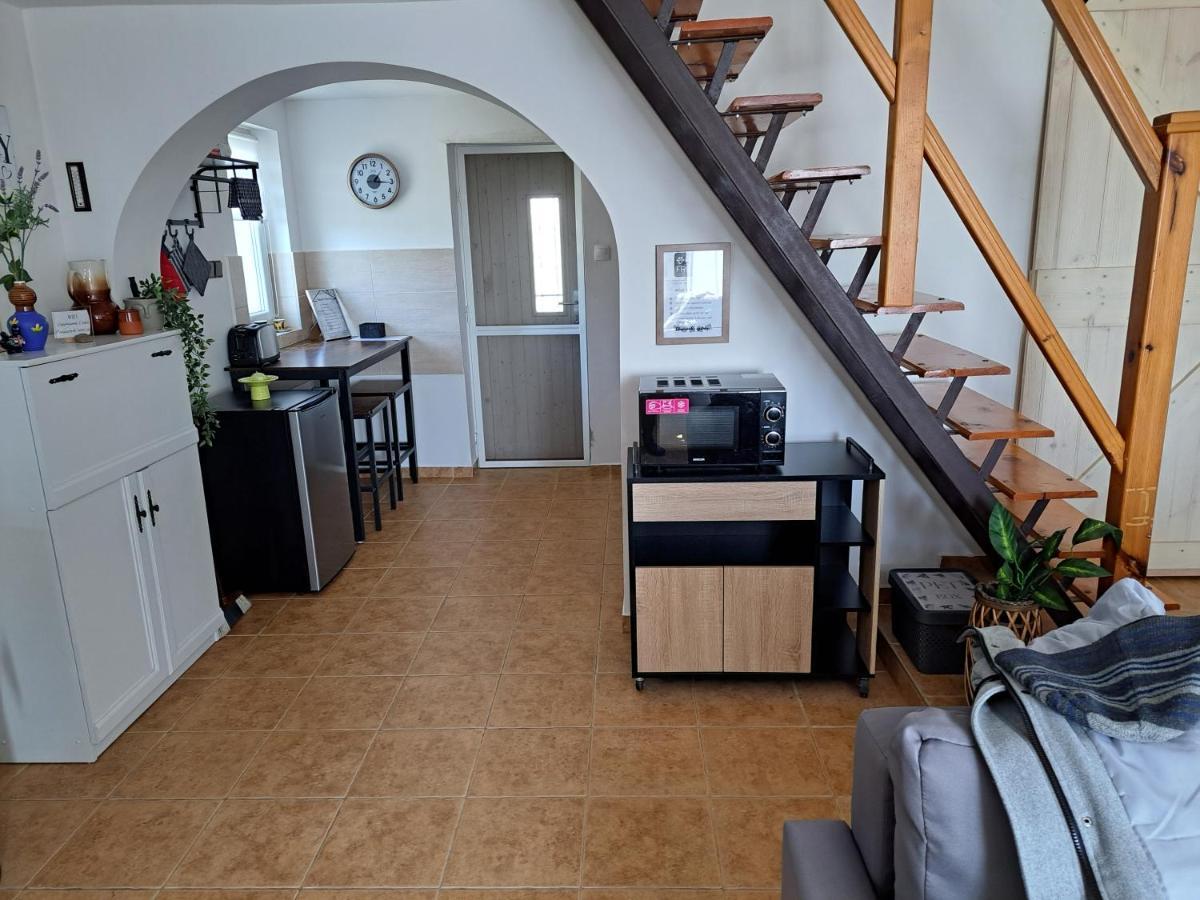Grapeline Guesthouse Chotin Esterno foto
